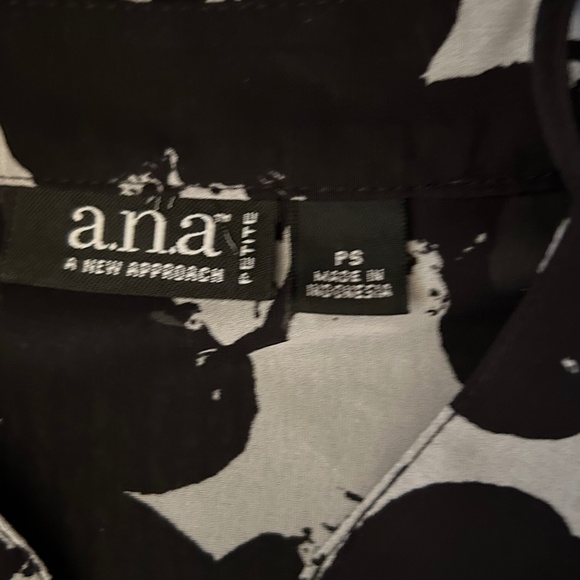 a.n.a Black and White Floral Blouse - Picture 3 of 3